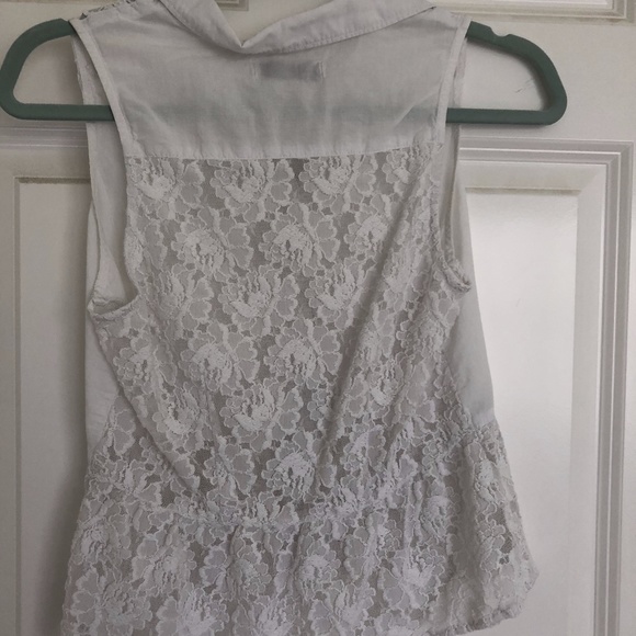 Lace Button-Up Sleeveless Blouse - Picture 3 of 3